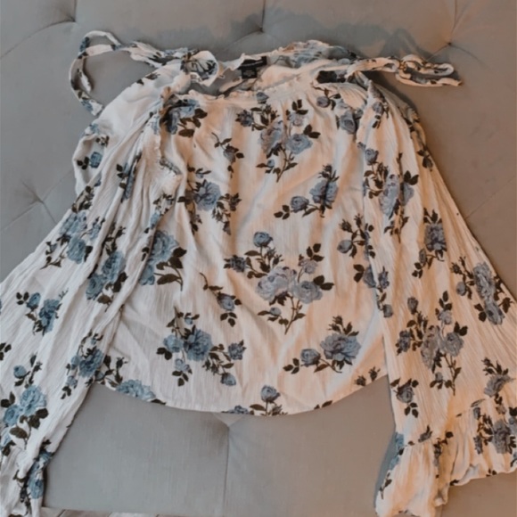 American Eagle Top - Picture 2 of 3